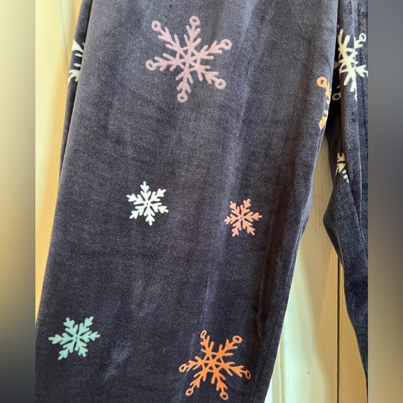 COZIE✨2 Pc PJ Set -Navy Blue Velour Background w Colorful Snowflakes- Hoodie Top - Picture 3 of 12